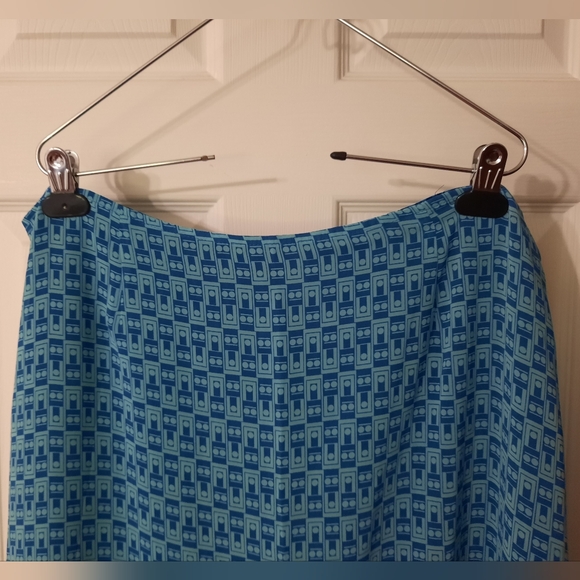 Emma James Reversible High Low Print Skirt - Picture 3 of 12